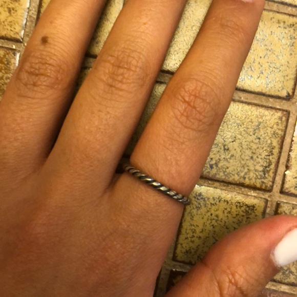 boutique Jewelry - Gorgeous twisted ring